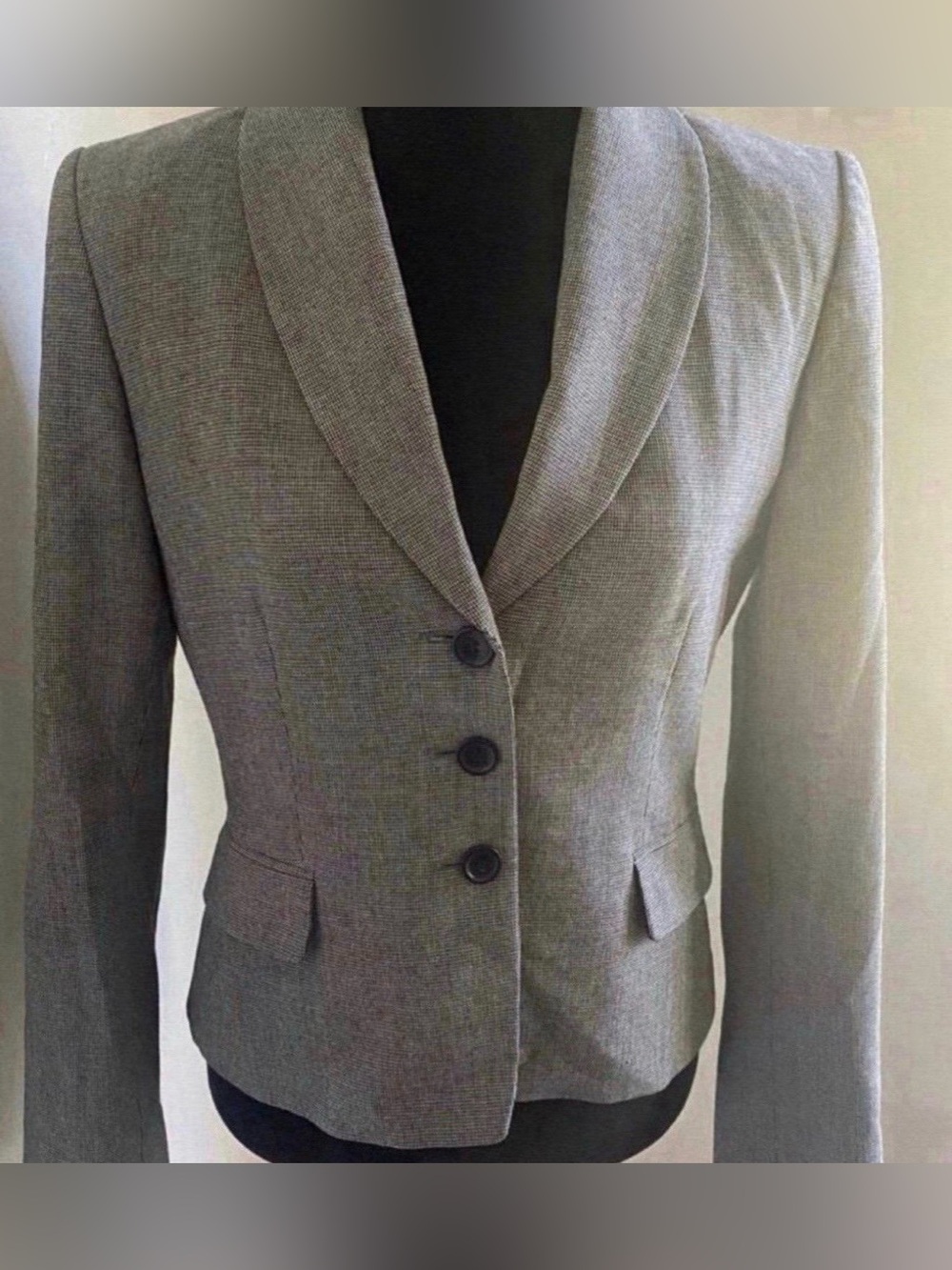 Women’s Tahari Tailored Grey Skirt Suit  (Size 4)